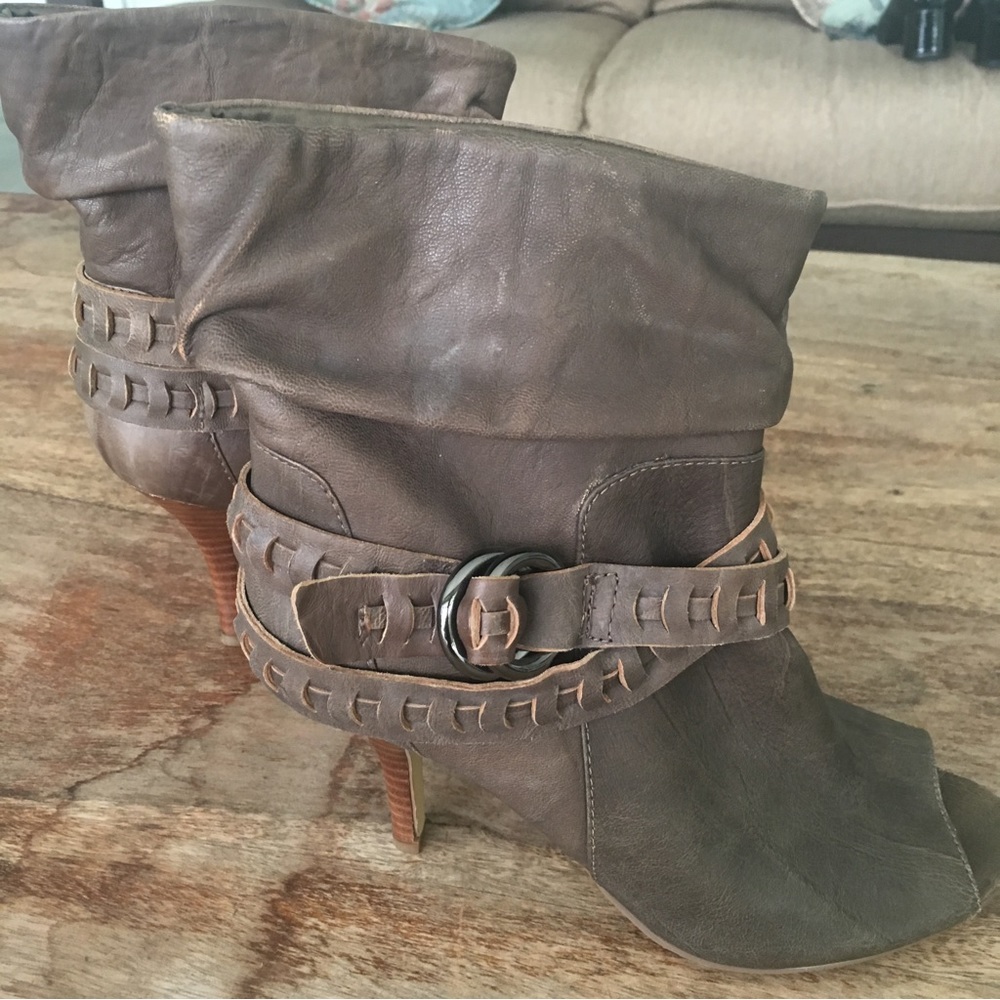 Guess Taupe/Green Stiletto Leather Peep-Toe Boot/Bootie w Buckle Accent. Sz 6.5